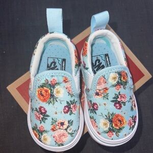 Like new VansComfycush slip

Size 4.5